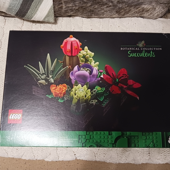 LEGO Botanical Collection Set - Picture 3 of 4